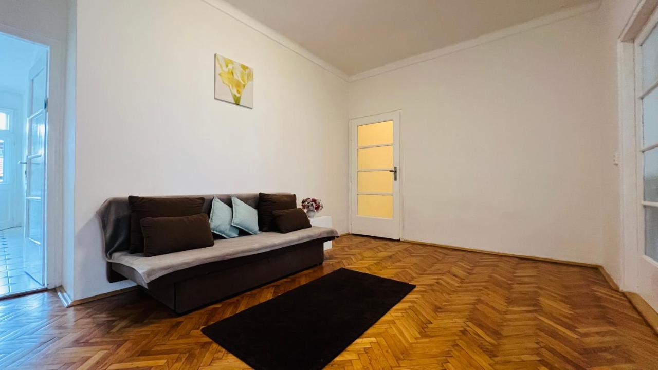 Апартаменты Cosy Flat In The Heart Of Прага Экстерьер фото