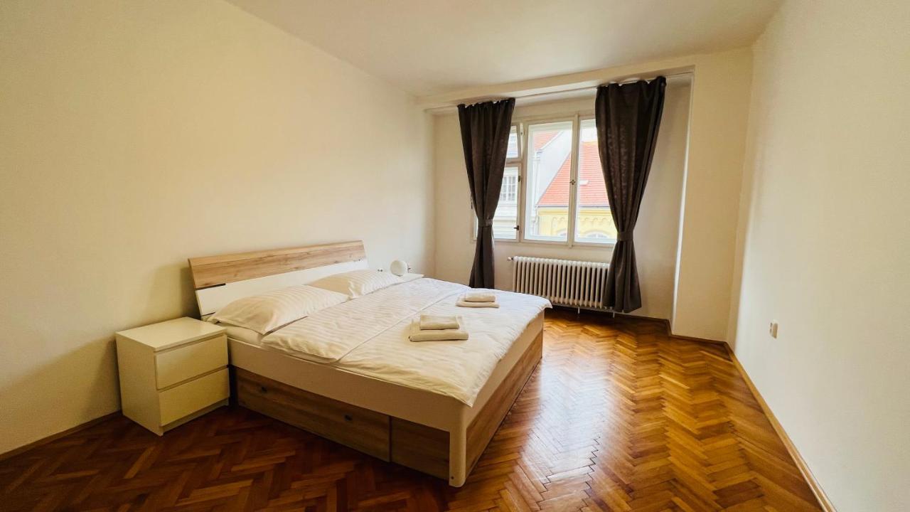 Апартаменты Cosy Flat In The Heart Of Прага Экстерьер фото