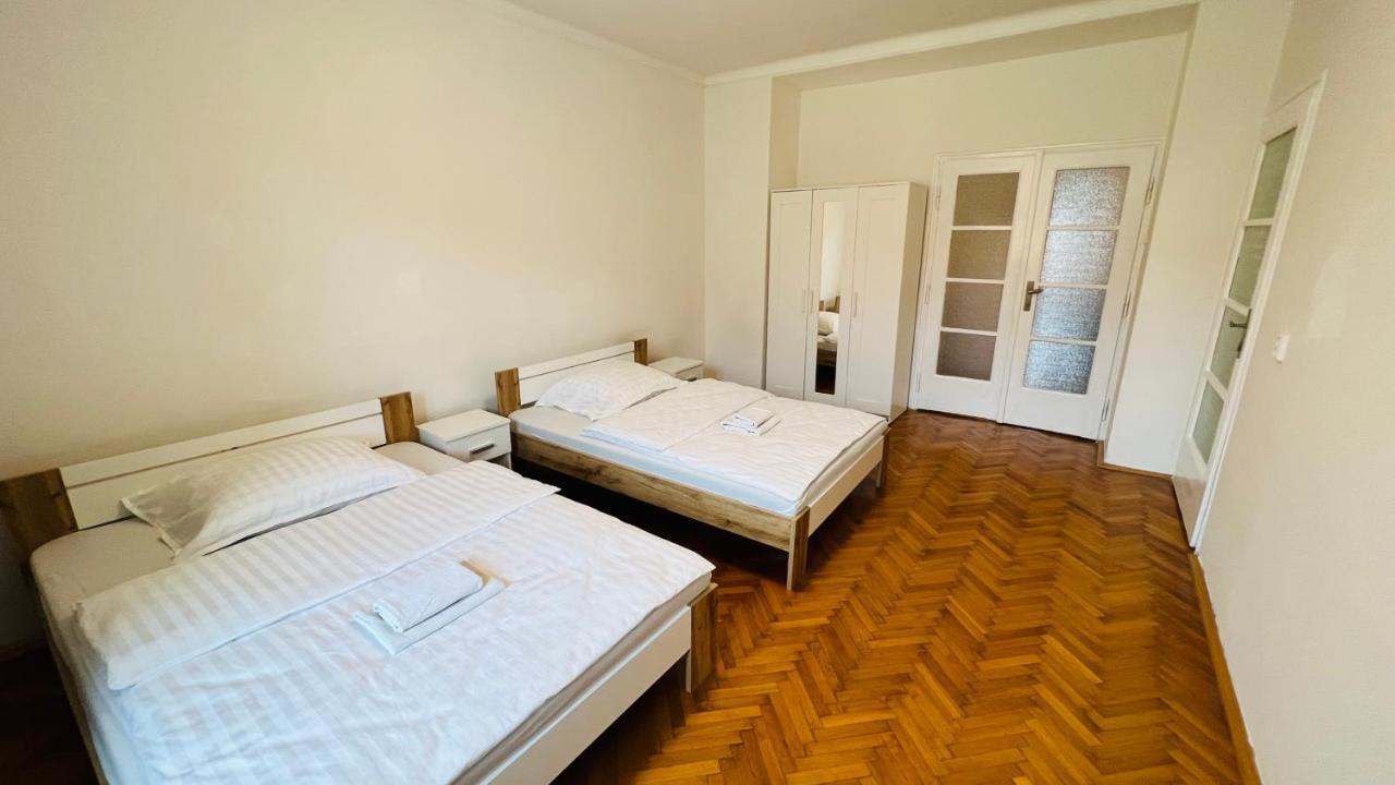 Апартаменты Cosy Flat In The Heart Of Прага Экстерьер фото